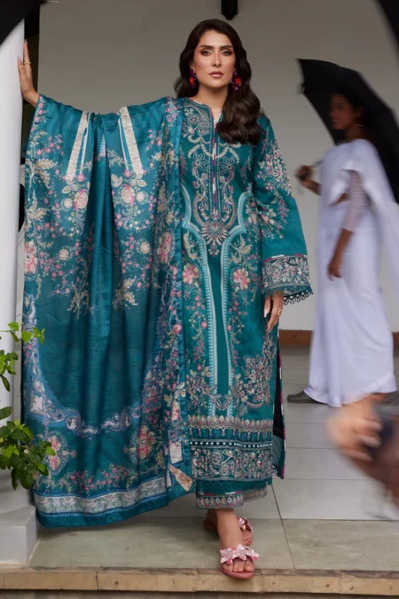 Gulaal Luxury Lawn 2025 - D07
