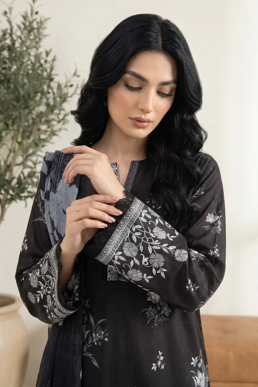 Floral Pattern Black & White Printed Lawn Suit - LK007 - Image 2